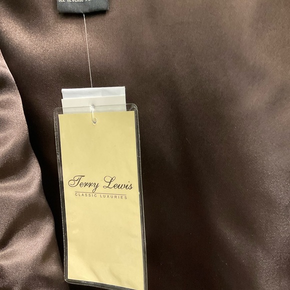 Terri Lewis brown cape - Picture 3 of 12